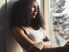 Imagem - O efeito poderoso que receber luz solar direto no rosto antes do café muda no seu corpo