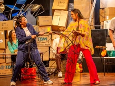 Imagem - Neta de Carybé, Iara está em peça que usa humor para discutir crise na educação