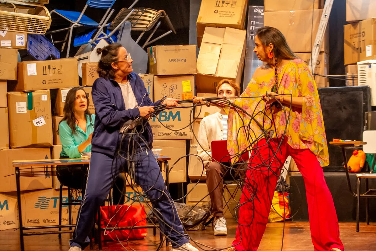 “A Revolta dos Pinguins” volta a Salvador com humor e reflexão sobre o sistema educacional por Divulgação