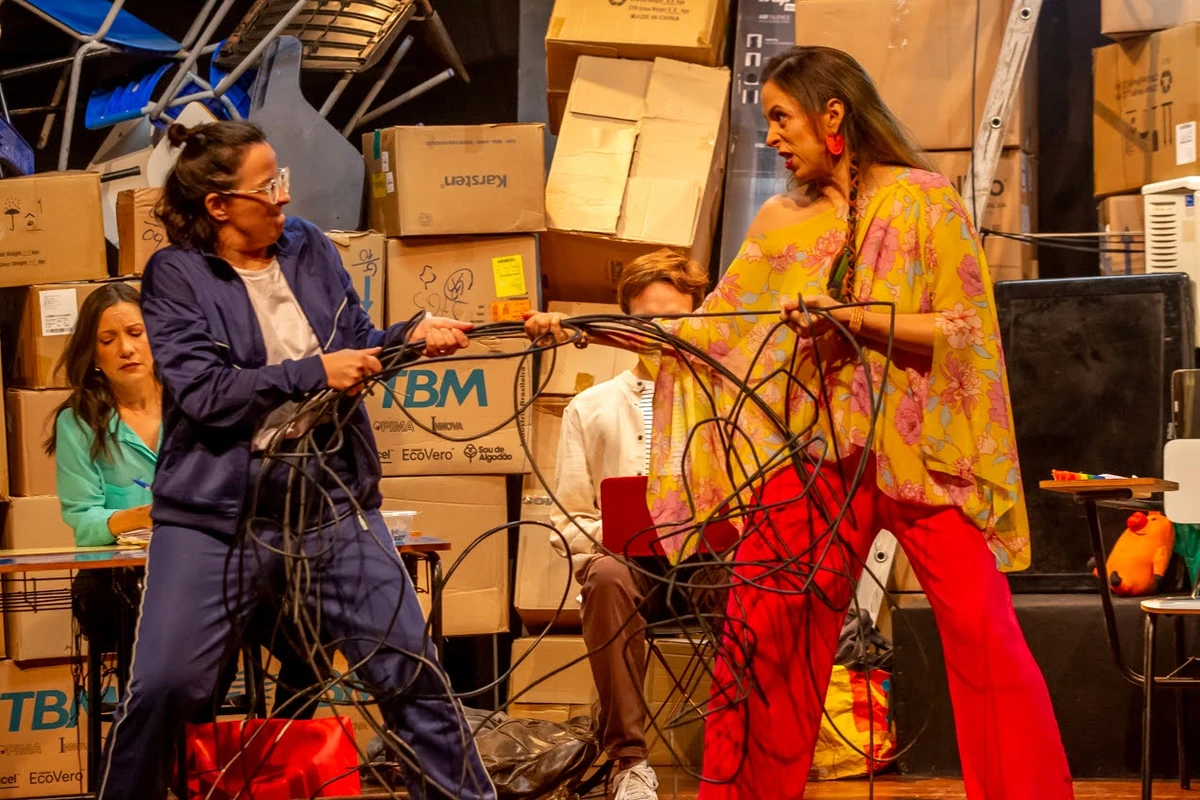 “A Revolta dos Pinguins” volta a Salvador com humor e reflexão sobre o sistema educacional por Divulgação