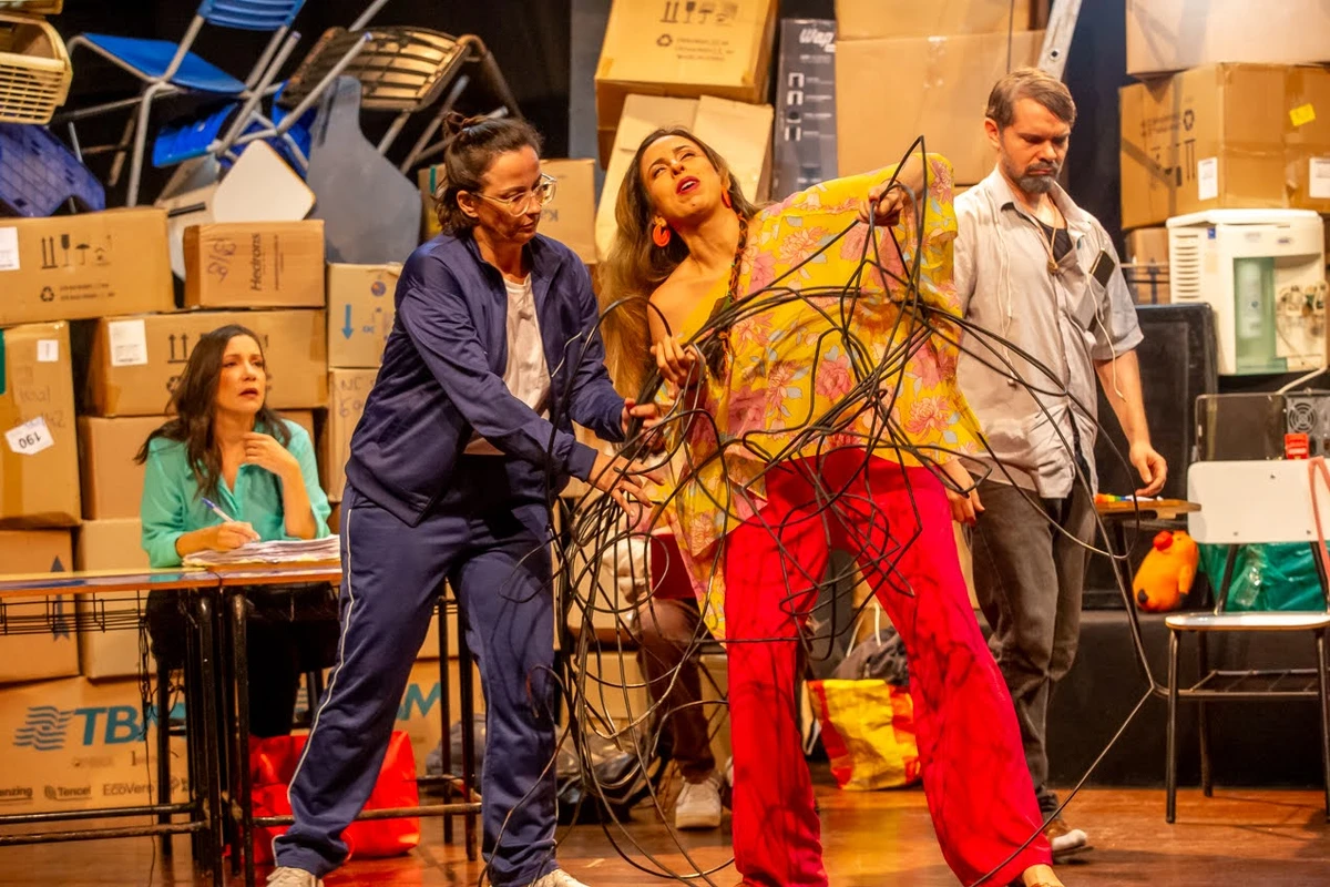 “A Revolta dos Pinguins” volta a Salvador com humor e reflexão sobre o sistema educacional por Divulgação