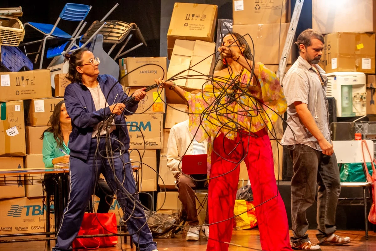 “A Revolta dos Pinguins” volta a Salvador com humor e reflexão sobre o sistema educacional por Divulgação