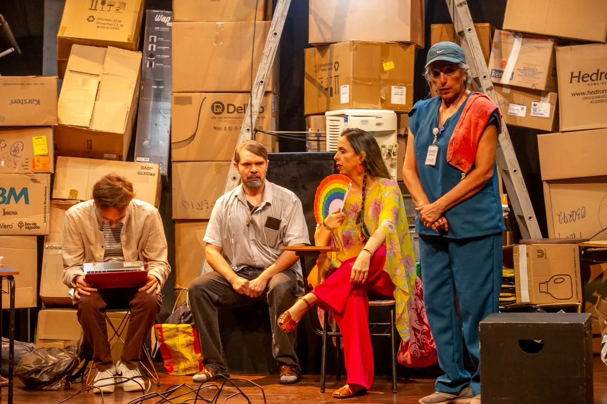 “A Revolta dos Pinguins” volta a Salvador com humor e reflexão sobre o sistema educacional por Divulgação