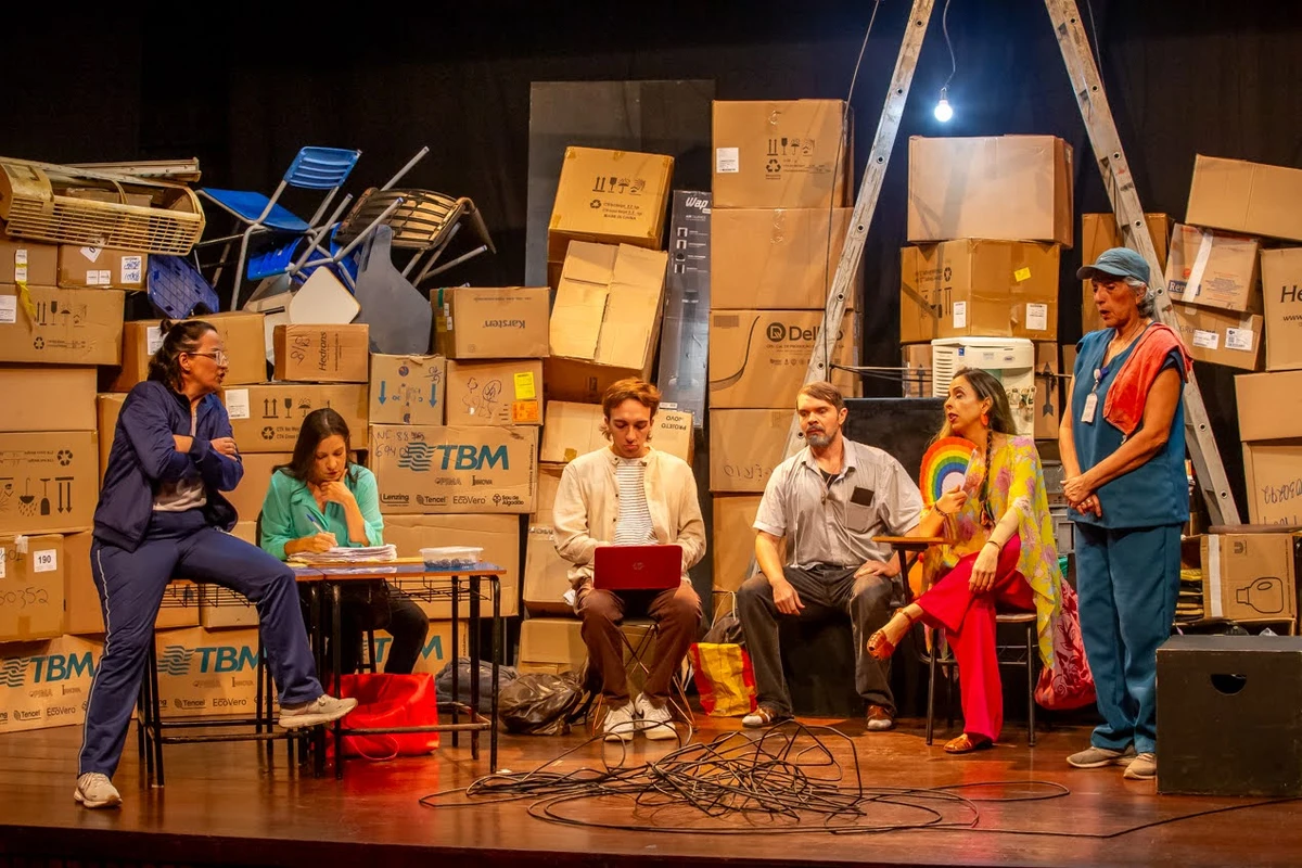 “A Revolta dos Pinguins” volta a Salvador com humor e reflexão sobre o sistema educacional por Divulgação