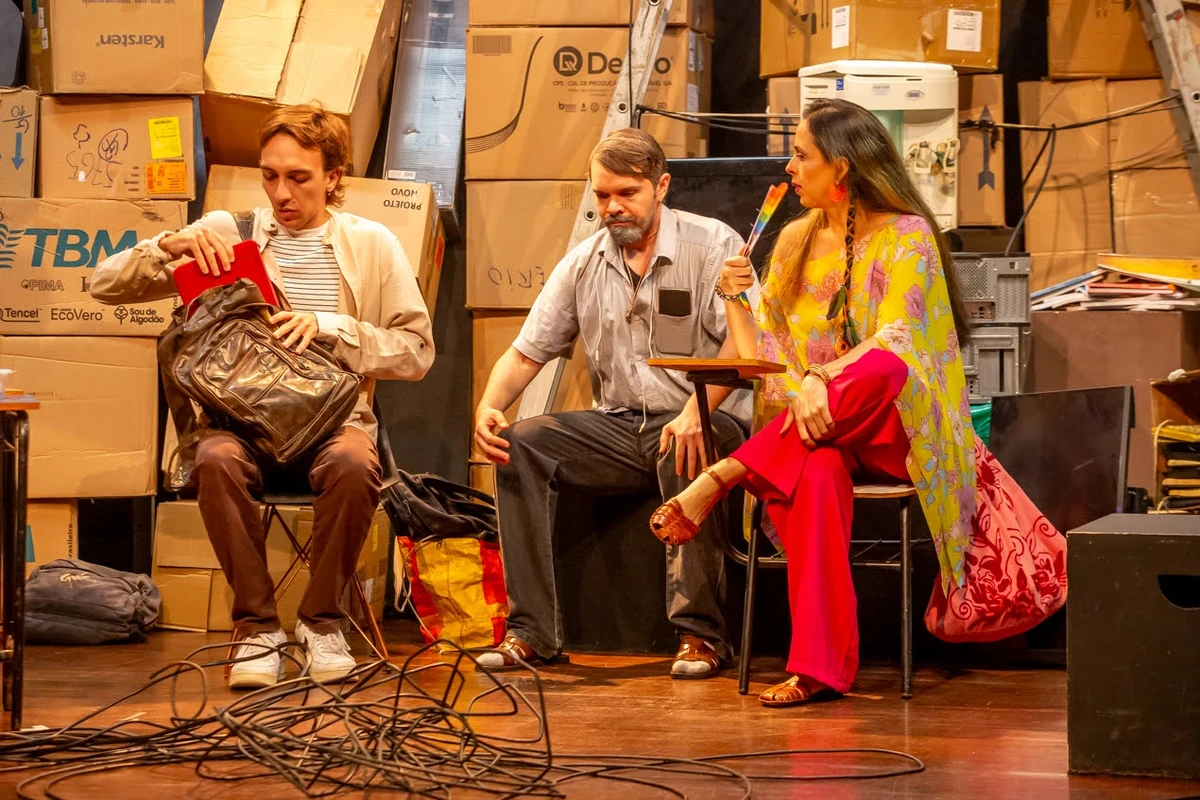 “A Revolta dos Pinguins” volta a Salvador com humor e reflexão sobre o sistema educacional por Divulgação