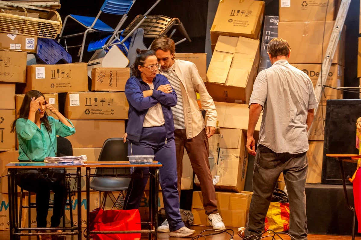 “A Revolta dos Pinguins” volta a Salvador com humor e reflexão sobre o sistema educacional por Divulgação