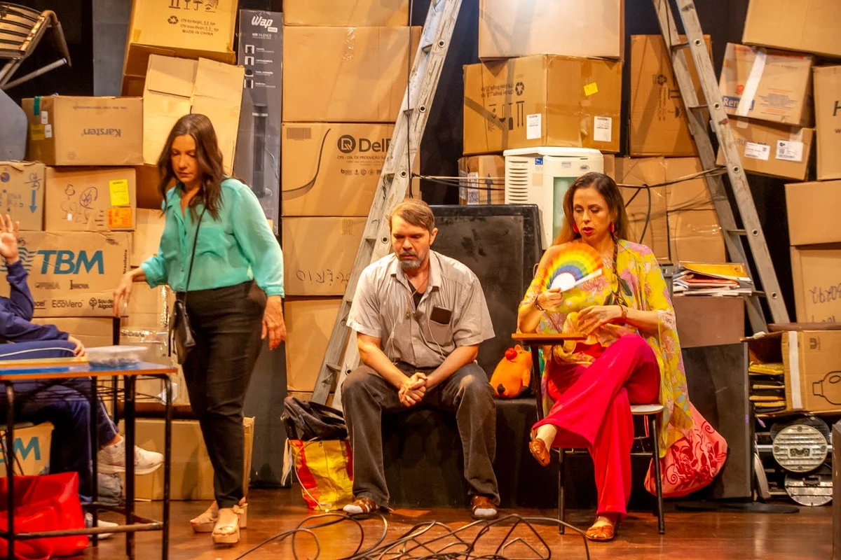 “A Revolta dos Pinguins” volta a Salvador com humor e reflexão sobre o sistema educacional por Divulgação