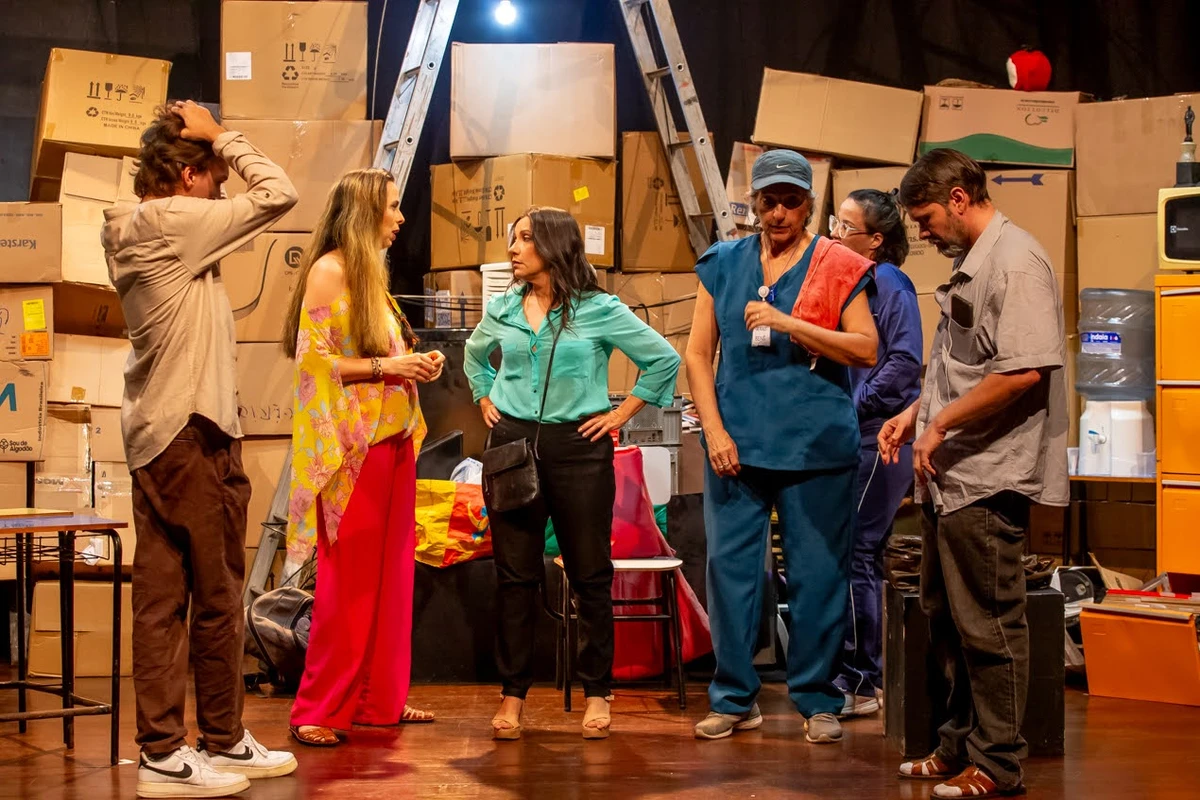 “A Revolta dos Pinguins” volta a Salvador com humor e reflexão sobre o sistema educacional por Divulgação