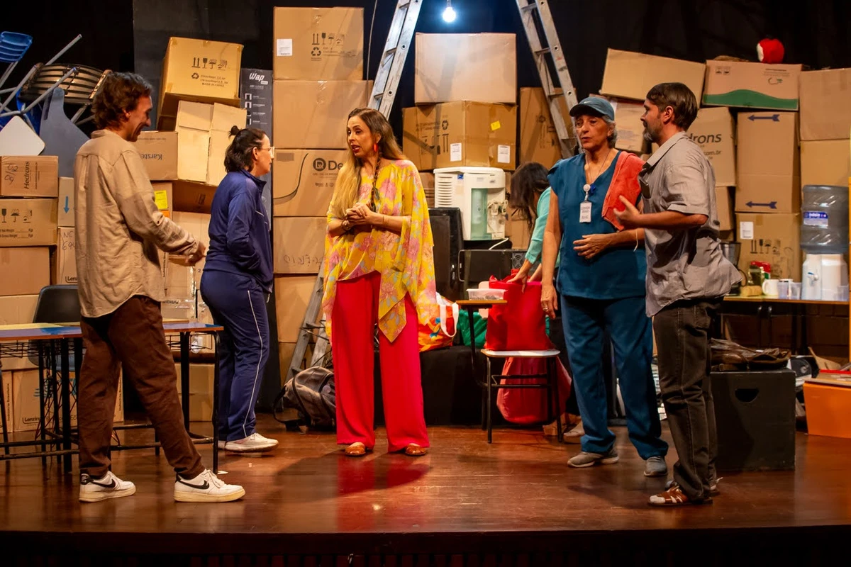 “A Revolta dos Pinguins” volta a Salvador com humor e reflexão sobre o sistema educacional por Divulgação