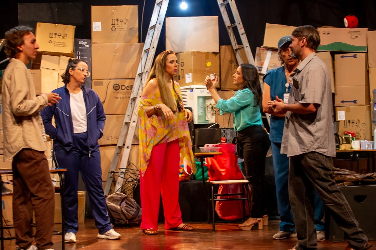 “A Revolta dos Pinguins” volta a Salvador com humor e reflexão sobre o sistema educacional por Divulgação