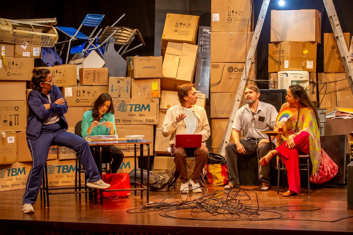 “A Revolta dos Pinguins” volta a Salvador com humor e reflexão sobre o sistema educacional por Divulgação