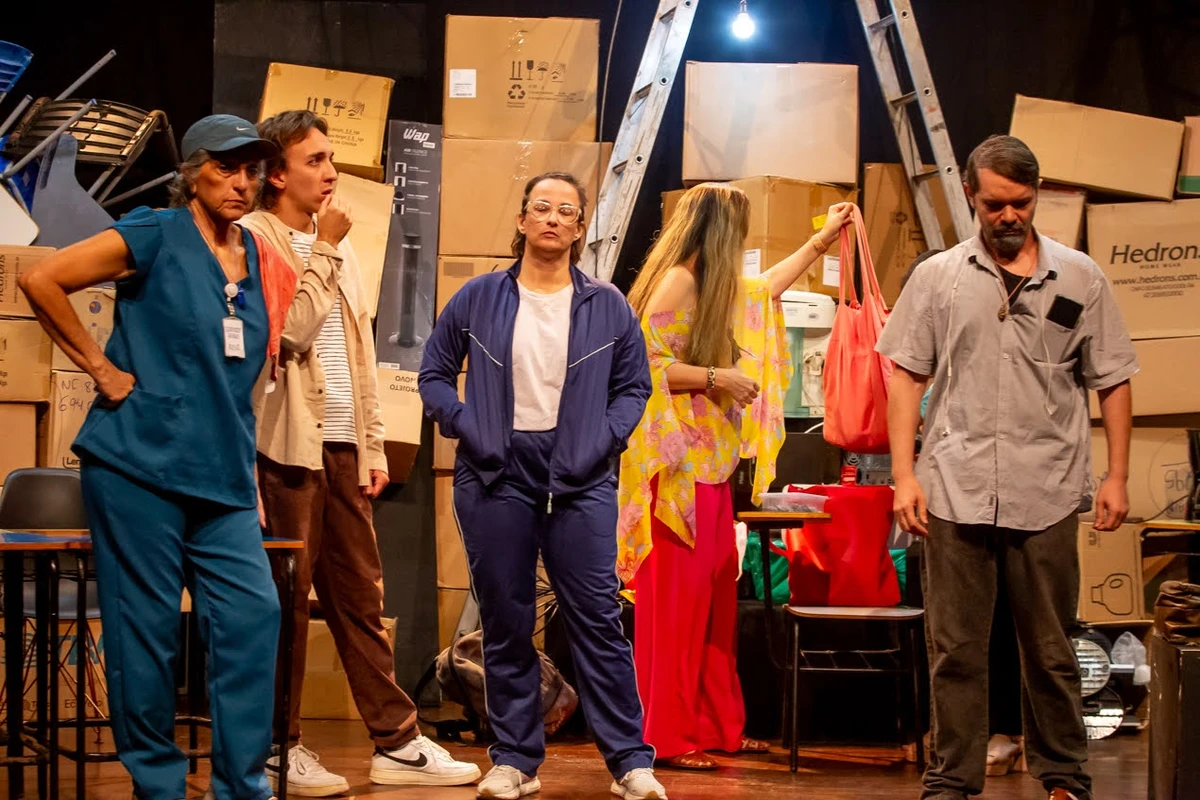 “A Revolta dos Pinguins” volta a Salvador com humor e reflexão sobre o sistema educacional por Divulgação