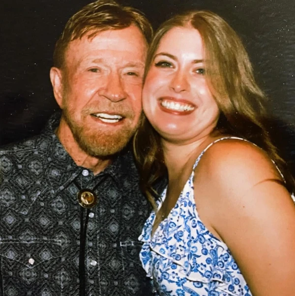 Chuck Norris com sua filha Danilee Norris por Reprodução/ Instagram