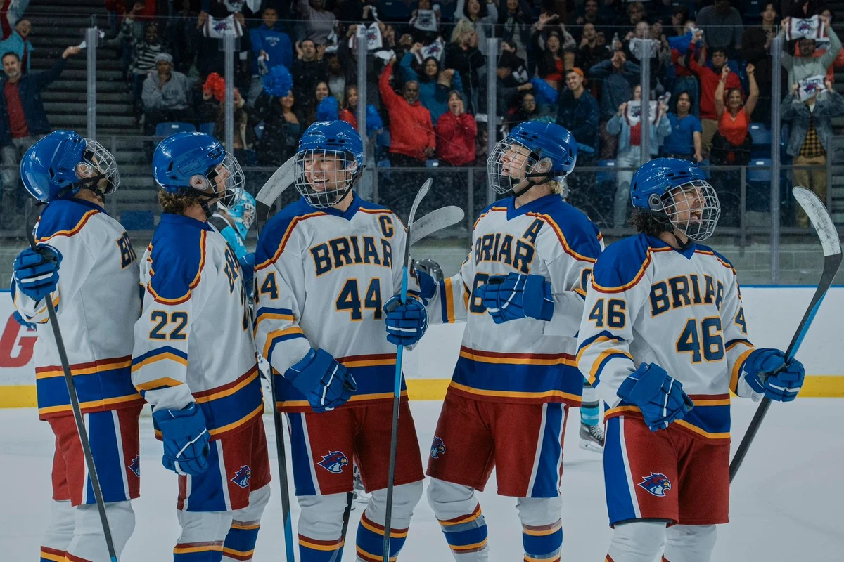 Garrett Graham é capitão do time de hóquei da Universidade de Briar por Divulgação