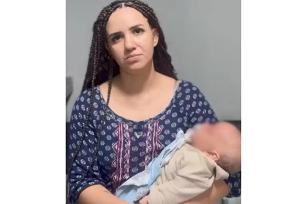 Homem levou bebê que estava no carro durante assalto por Reprodução