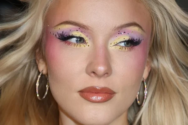 Maquiagens para shows e festivais: Zara Larsson