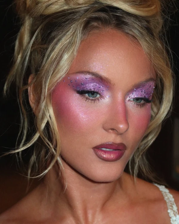 Maquiagens para shows e festivais: Zara Larsson por Reprodução/Redes Sociais  