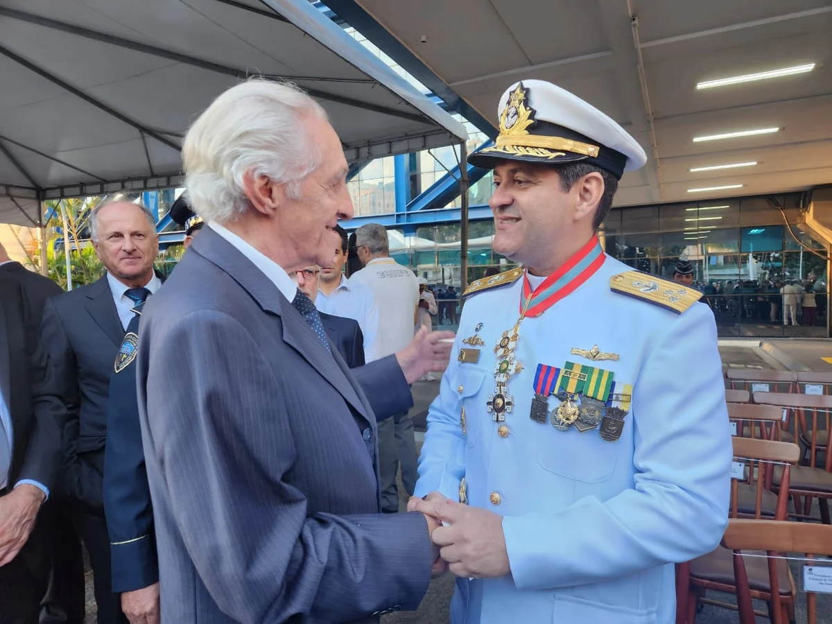 Capitão de Mar e Guerra R$ 12.505,00 por web