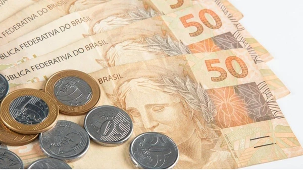 O banco pode bloquear minha conta por dívida? Saiba o que é ilegal e como proteger seu salário por Freepik  