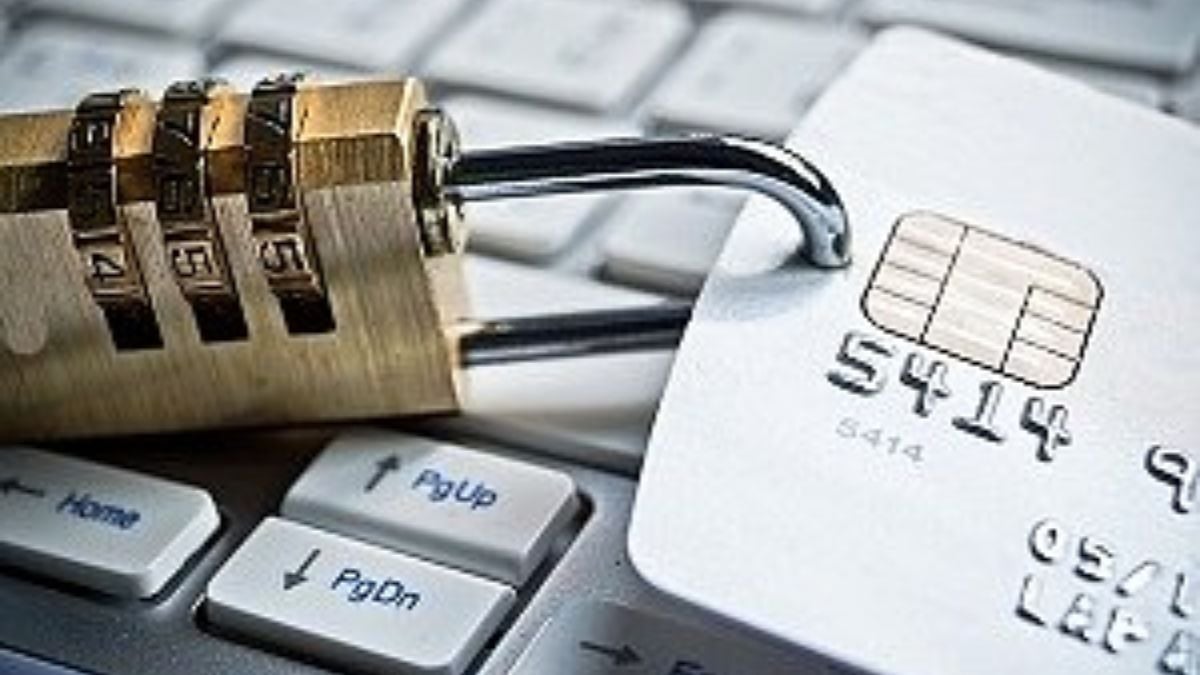 O banco pode bloquear minha conta por dívida? Saiba o que é ilegal e ...