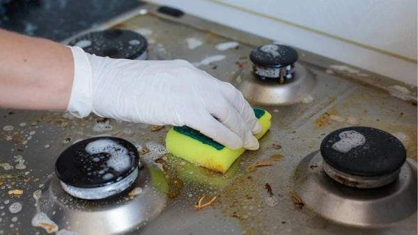 O truque simples que evita acúmulo de sujeira — e ainda salva sua grelha no churrasco