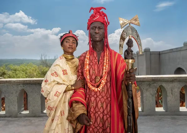 Rei Cayman II (Welket Bungué) e Rainha Niara (Erika Januza) em 'A nobreza do amor' por Divulgação/Rede Globo