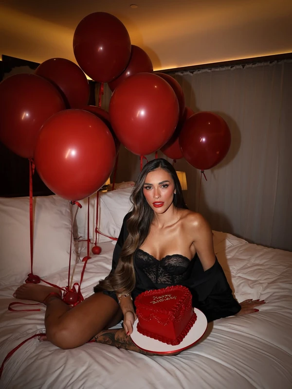 Tainá Militão faz ensaio sensual para celebrar aniversário de 29 anos por Reprodução/Instagram