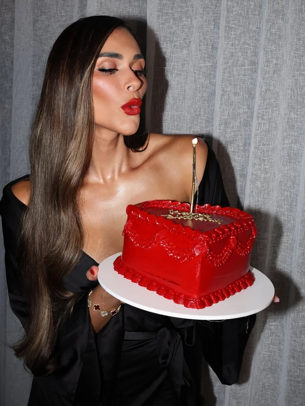 Tainá Militão faz ensaio sensual para celebrar aniversário de 29 anos por Reprodução/Instagram