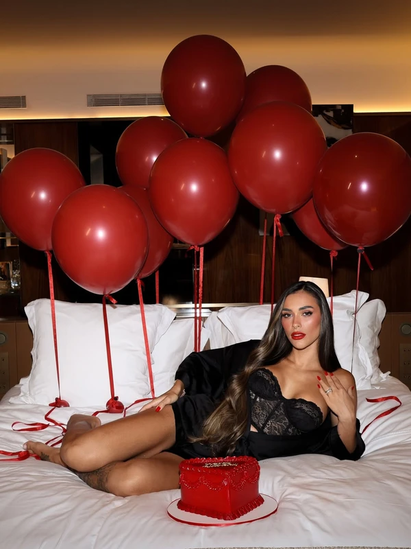 Tainá Militão faz ensaio sensual para celebrar aniversário de 29 anos por Reprodução/Instagram