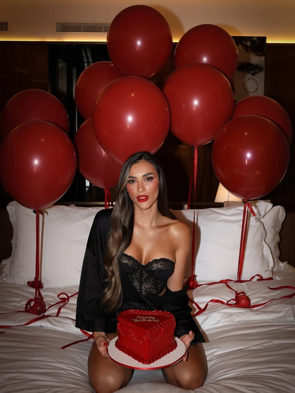 Tainá Militão faz ensaio sensual para celebrar aniversário de 29 anos por Reprodução/Instagram