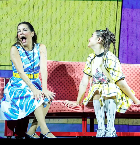 Autora Thalita Rebouças por Reprodução | Instagram