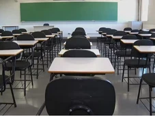 Imagem - Professor é afastado após mãe denunciar que filha de 15 anos foi assediada; estudante não quer retornar à escola