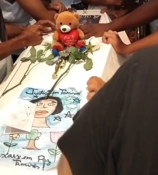 Corpo de Thamiris é sepultado em Salvador sob forte comoção; por Redes Sociais