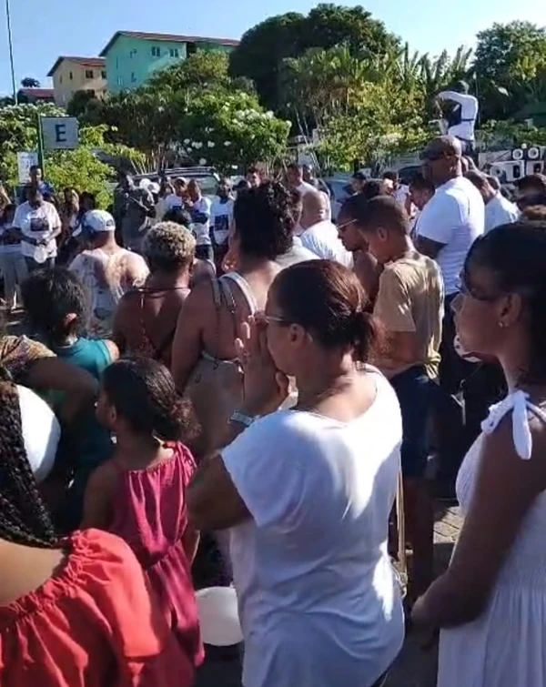 Corpo de Thamiris é sepultado em Salvador sob forte comoção; por Redes Sociais