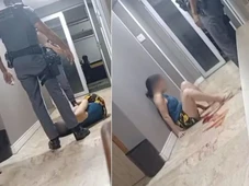 Imagem - PM é flagrado chutando rosto de mulher caída no chão durante abordagem