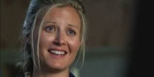 A atriz Carrie Anne Fleming por Divulgação 