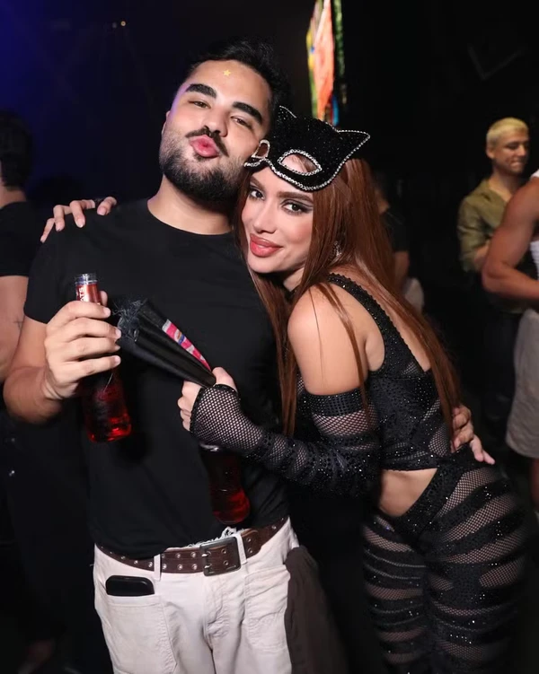 Anitta reúne famosos em festa de aniversário de 33 anos por Reprodução/Instagram @iude