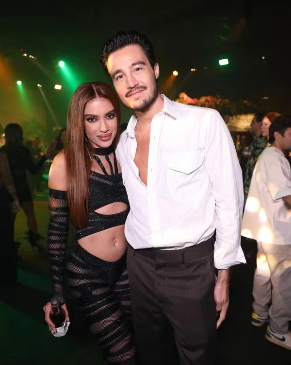 Anitta reúne famosos em festa de aniversário de 33 anos por Reprodução/Instagram @iude