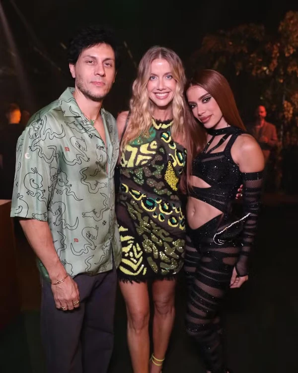 Anitta reúne famosos em festa de aniversário de 33 anos por Reprodução/Instagram @iude