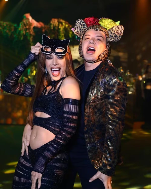 Anitta reúne famosos em festa de aniversário de 33 anos por Reprodução/Instagram @iude