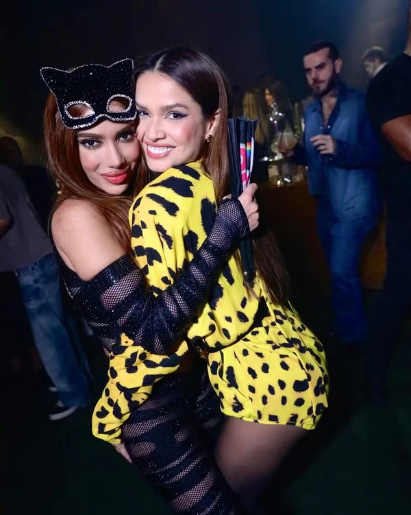 Anitta reúne famosos em festa de aniversário de 33 anos por Reprodução/Instagram @iude