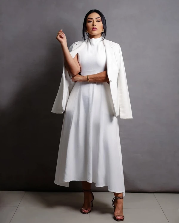 Flávia Barros por Reprodução