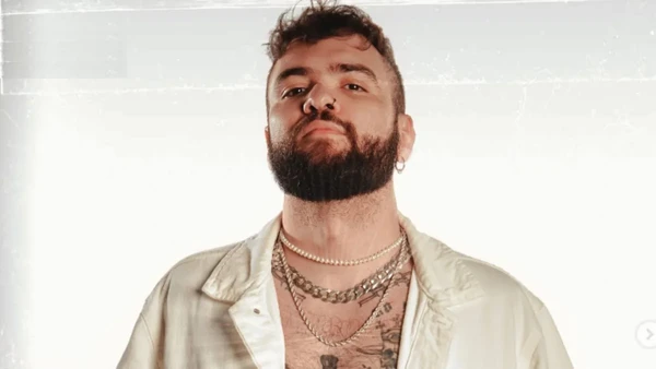 Humorista Tiago Santineli por Reprodução/Redes Sociais  