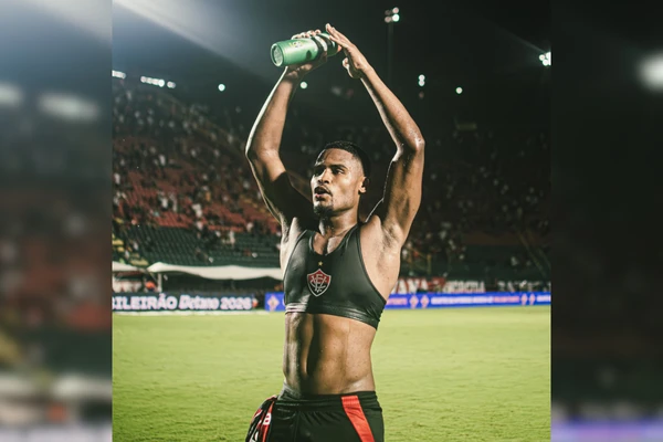 Nathan Mendes comemorou a vitória diante do Mirassol no Brasileirão