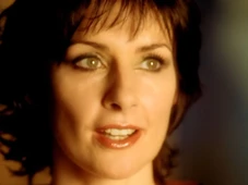 Imagem - Cantora vive sozinha em castelo com 12 gatos e rotina discreta chama atenção