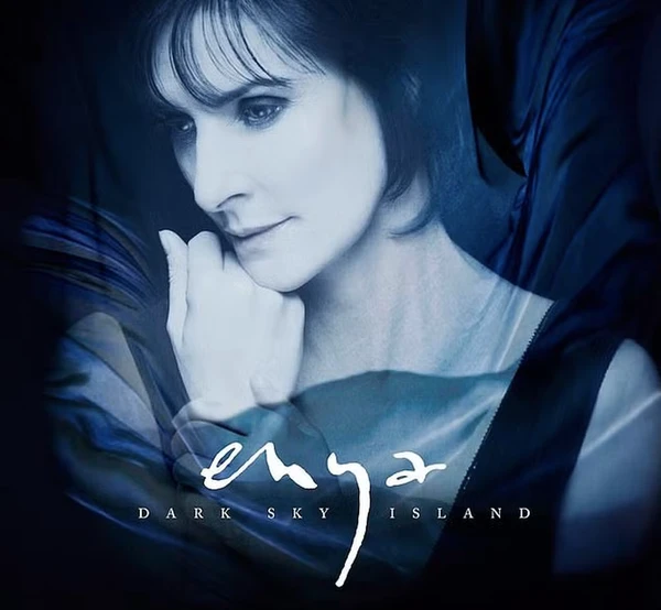 A capa de Dark Sky Island (2015), oitavo e mais recente disco da cantora Enya por Reprodução