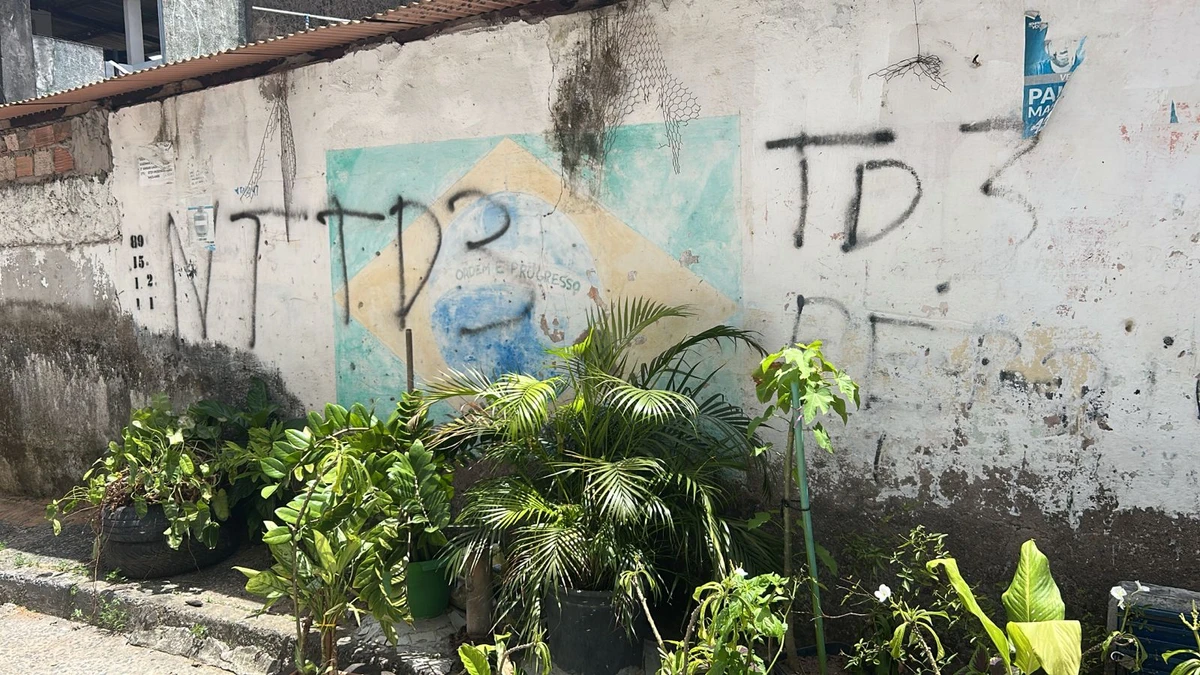 CV promove três ataques e espalha pânico em Tancredo Neves por Bruno Wendel/CORREIO