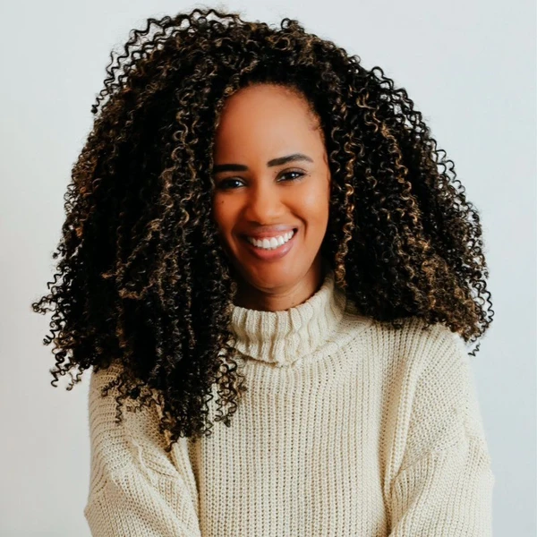 Daniele Souza, coordenadora dos cursos de Inteligência Artificial e Cibersegurança do Pós-Técnico SENAI Bahia por Arquivo pessoal