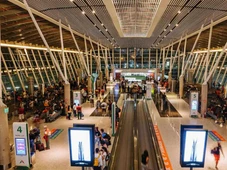 Imagem - Funcionário de aeroporto acusado de bater ponto e ir embora reverte justa causa e é indenizado em R$ 15 mil