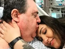 Imagem - Nascida após atentado, filha caçula de Gerson Brenner emociona ao se despedir do pai: 'Saudade de tudo o que não vivemos'